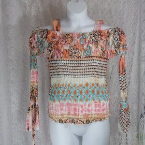 Kaelyn-Max Cold Shoulder Crinkle Pleated Top Size M NWT